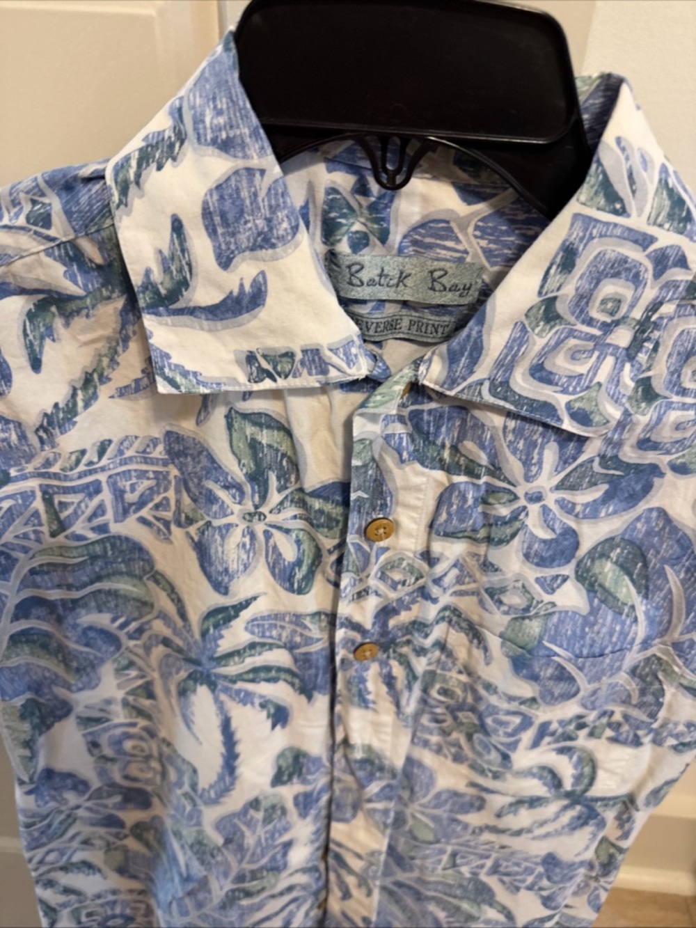 NWOT Men’s Batik Bay Hawaiian Shirt Size Small